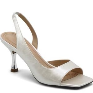Adrienne Vittadini Jake Sandal Pearl White